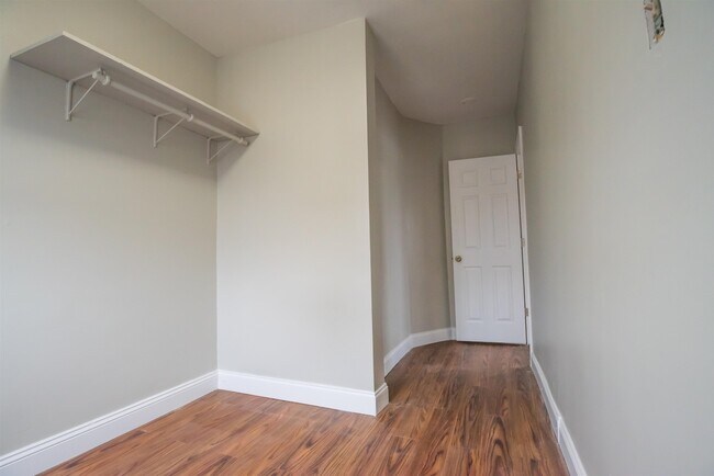 Building Photo - 509 7th St
