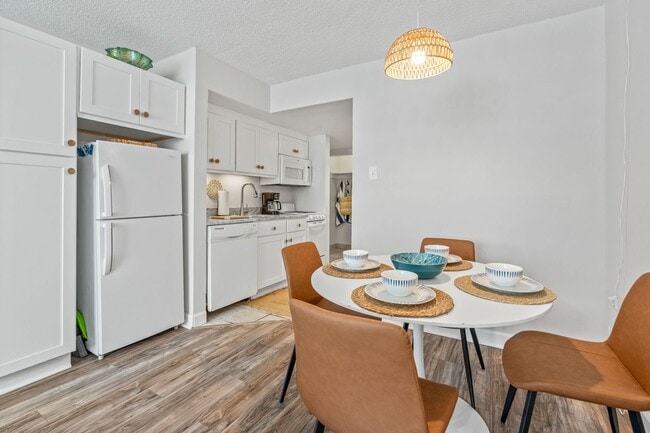 Building Photo - Winter Rental.  Fully furnished 1-bedroom, 1-bath condo