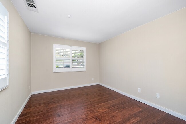 Building Photo - 29557 Crest View Ln