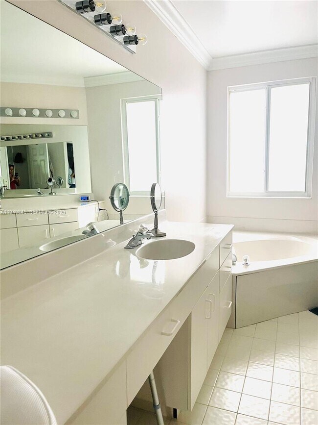 Building Photo - 9875 Fairway Cove Ln