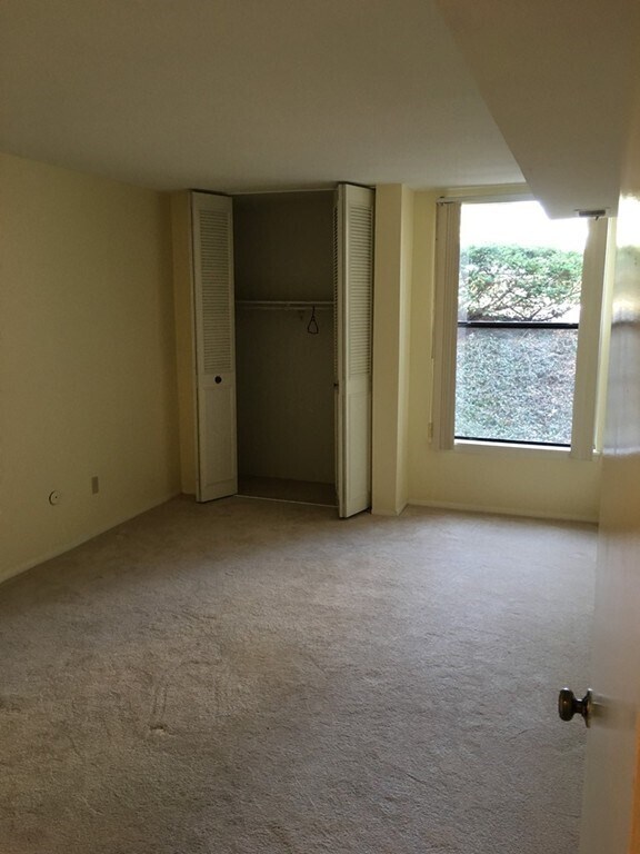 Building Photo - 46 Shrewsbury Green Dr