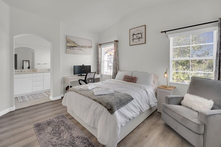 Building Photo - 2850 Ballesteros Ln