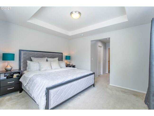 Building Photo - Beautiful 3 bedroom Home with Large Living...