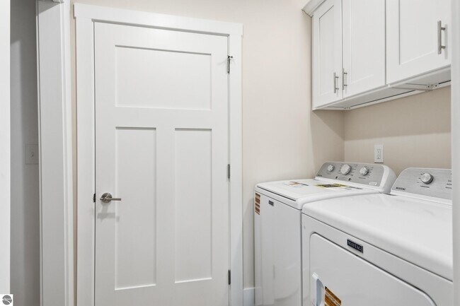 Building Photo - 4499 La Marche Cir