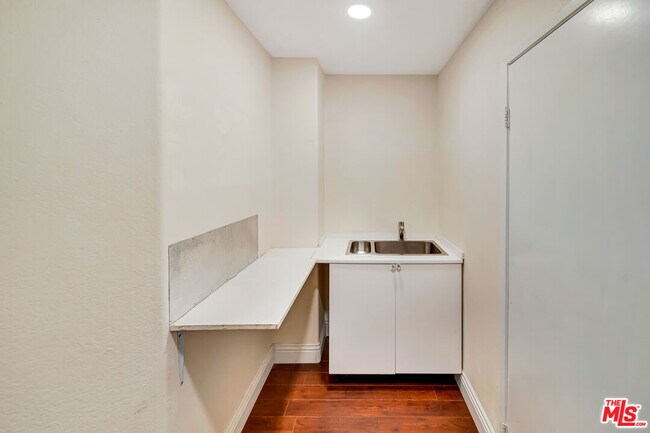 Building Photo - 12440 La Cresta Way