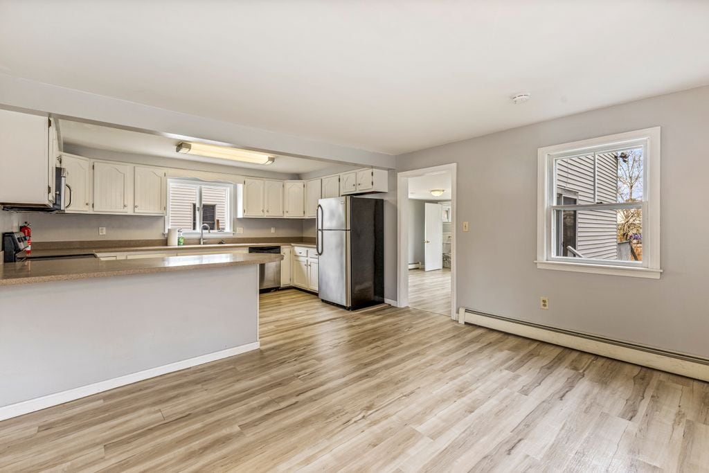 Building Photo - 83 Richardson St