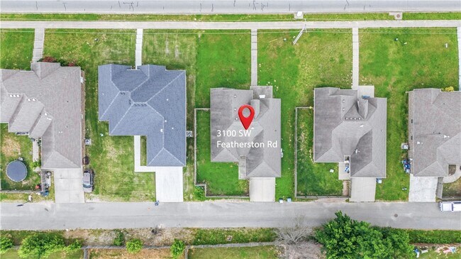 Building Photo - 3100 SW Featherston Rd