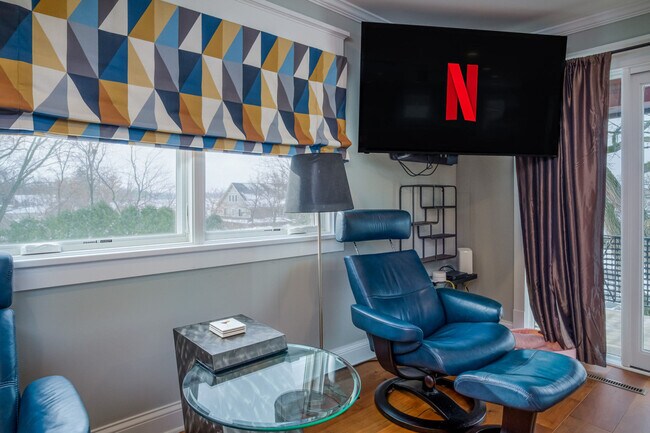 Building Photo - 10 N Pistakee Lake Rd