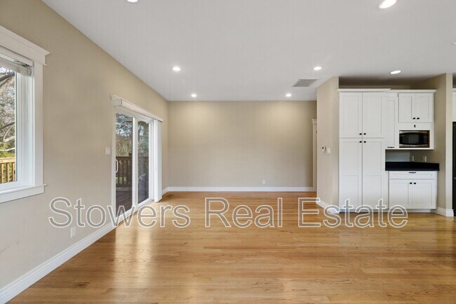 Building Photo - 235 Pleasant View Dr