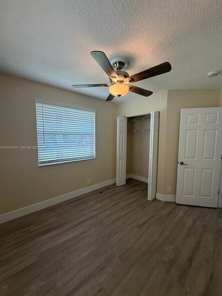 Building Photo - 8443 Royal Palm Blvd