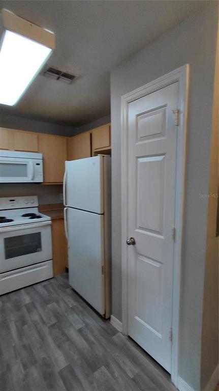 Building Photo - 2000 Erving Cir