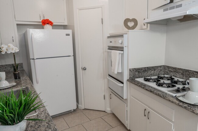 Building Photo - Euclid Luxury Investments LLC