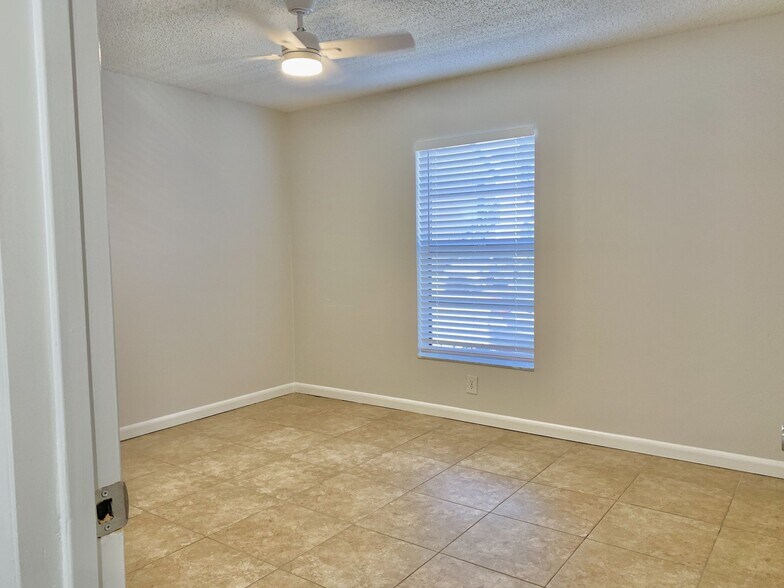 Building Photo - 5107 S Clarice Ct