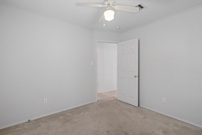Building Photo - 1401 Thibodeaux Dr