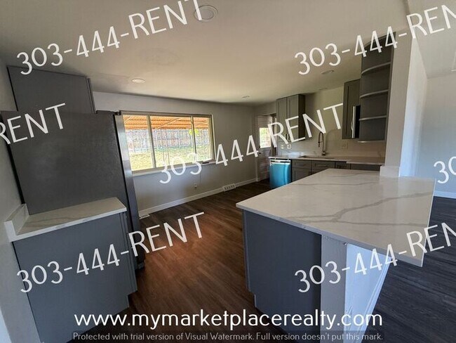 Building Photo - Charming Lakewood Home - 4 Bedrooms & 2 Bathrooms