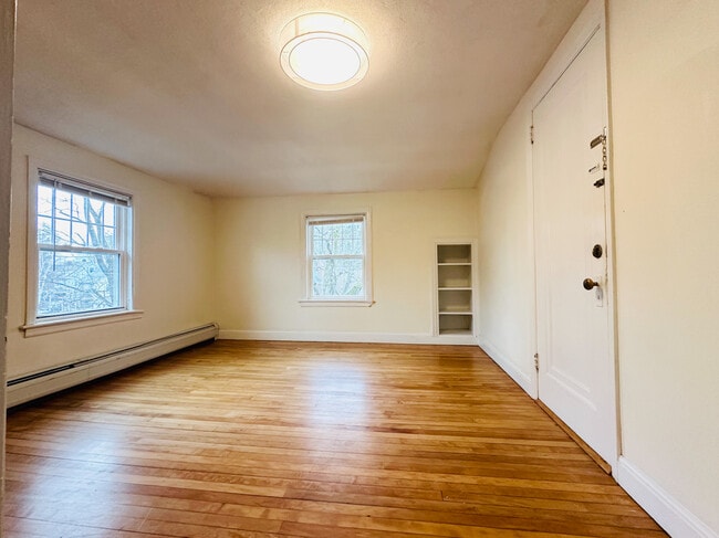 Building Photo - 171 crescent st