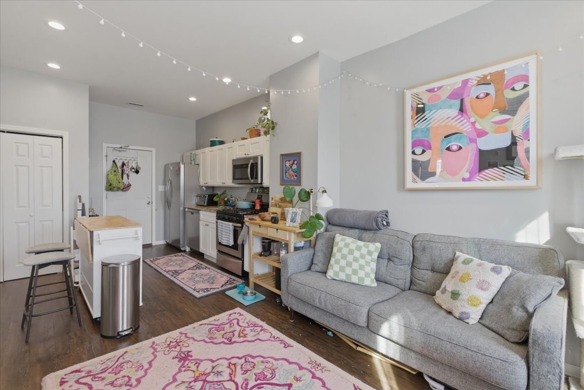 Building Photo - 1654 W Cortland St