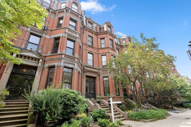 Building Photo - 298 Commonwealth Ave