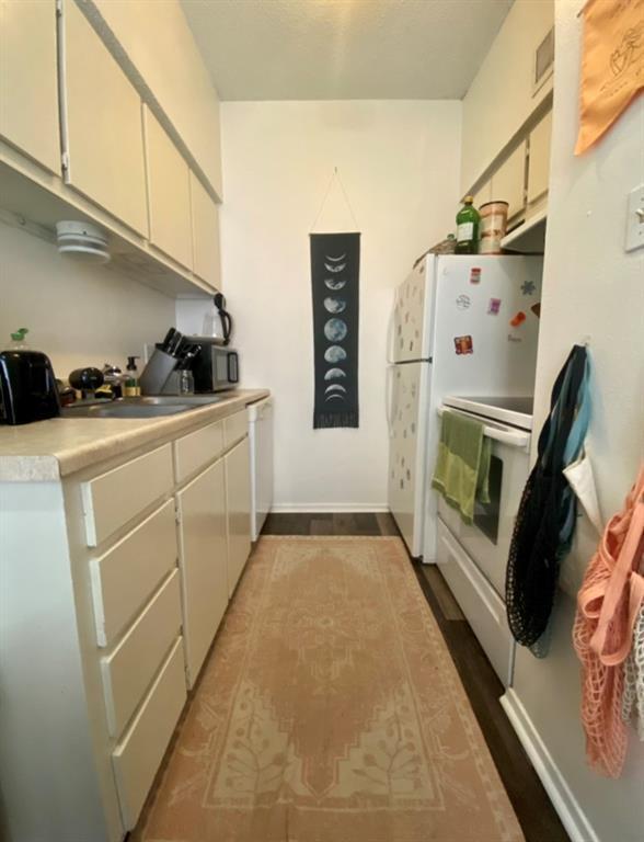 Building Photo - 2604 Salado St