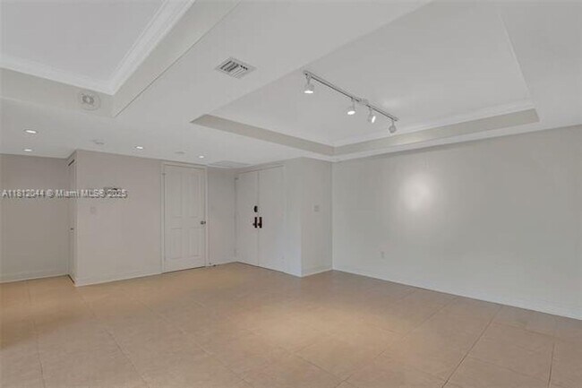 Building Photo - 3 Grove Isle Dr