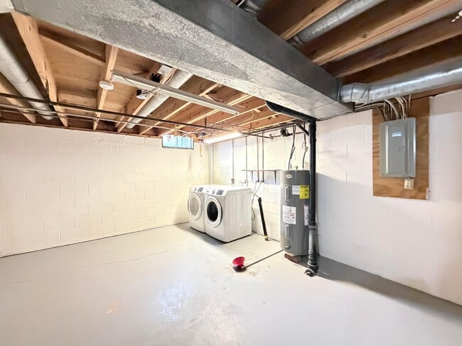 Building Photo - 5372 Portland St