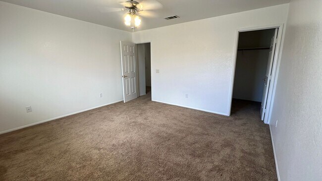 Building Photo - West Lancaster Home