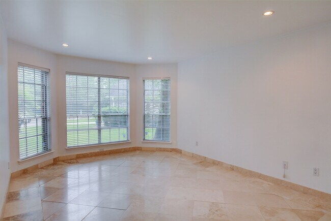 Building Photo - 10 E Indian Sage Cir