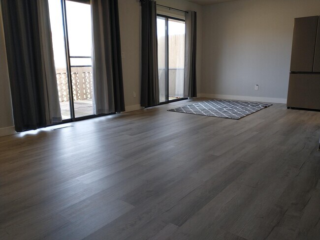 Building Photo - 477 Avondale Dr