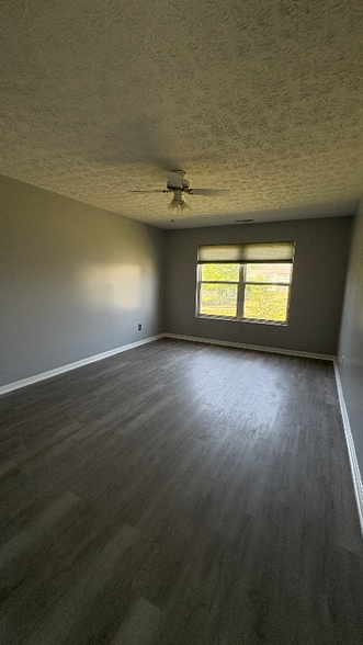 Building Photo - 4676 Court Yard Dr