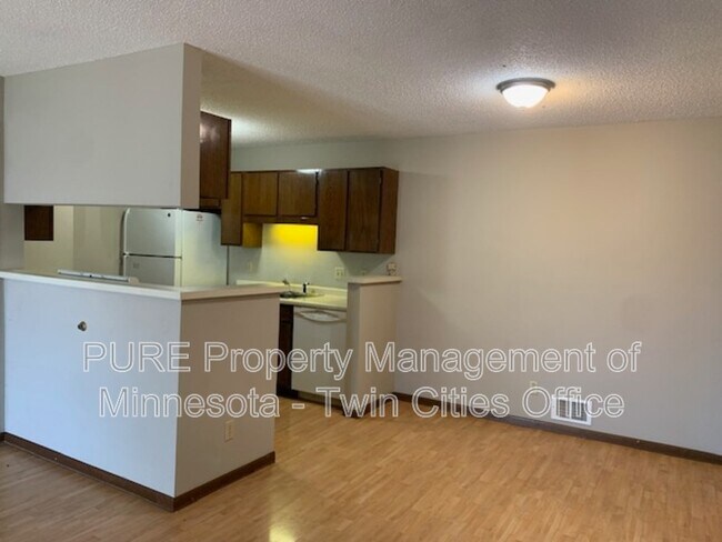 Building Photo - 1696 Pleasant St Apt C