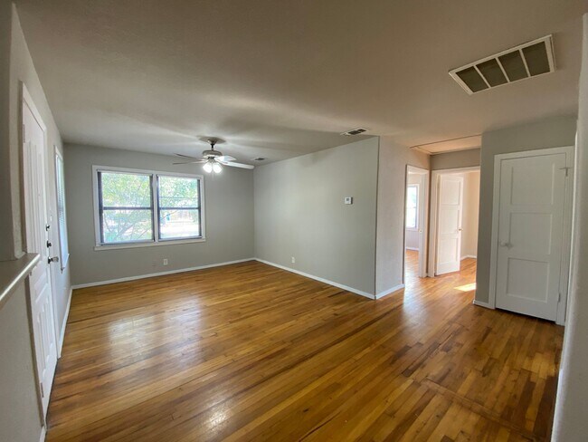 Building Photo - SEPTEMBER  HALF OFF First Month Rent