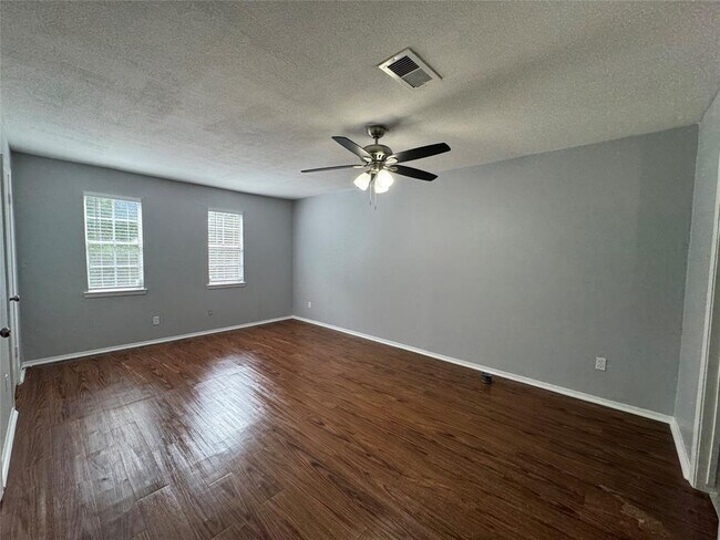 Building Photo - 7925 Grove Ridge Dr