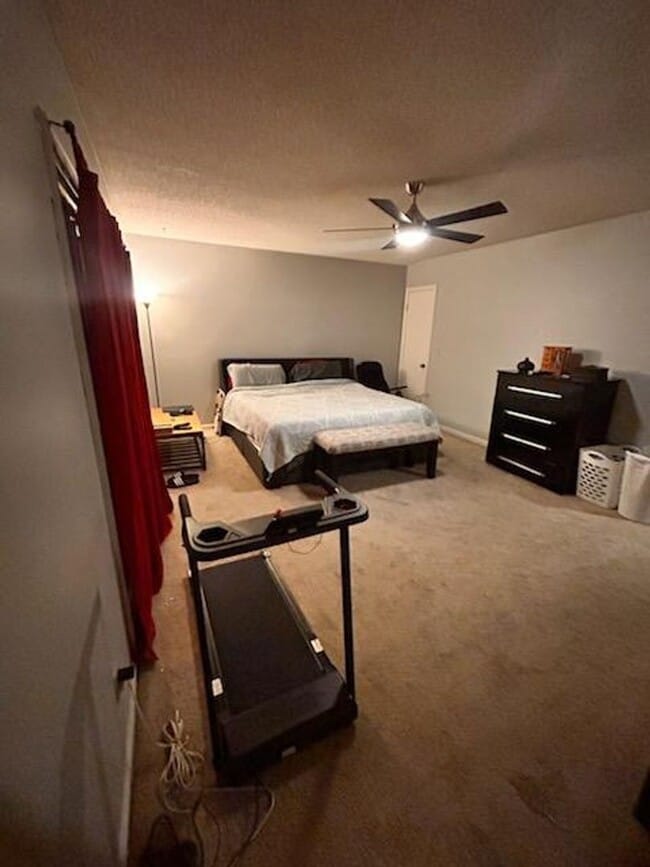 Building Photo - Stunning 3 bedroom/3 bathroom home with AMAZING lake view!