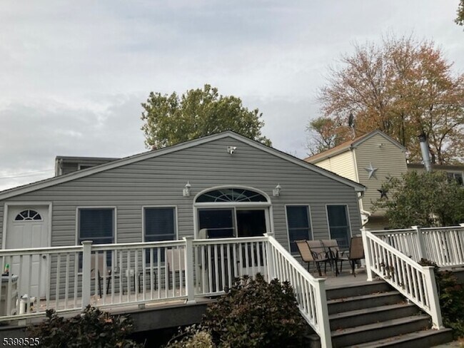 Building Photo - 598 Saddle River Rd