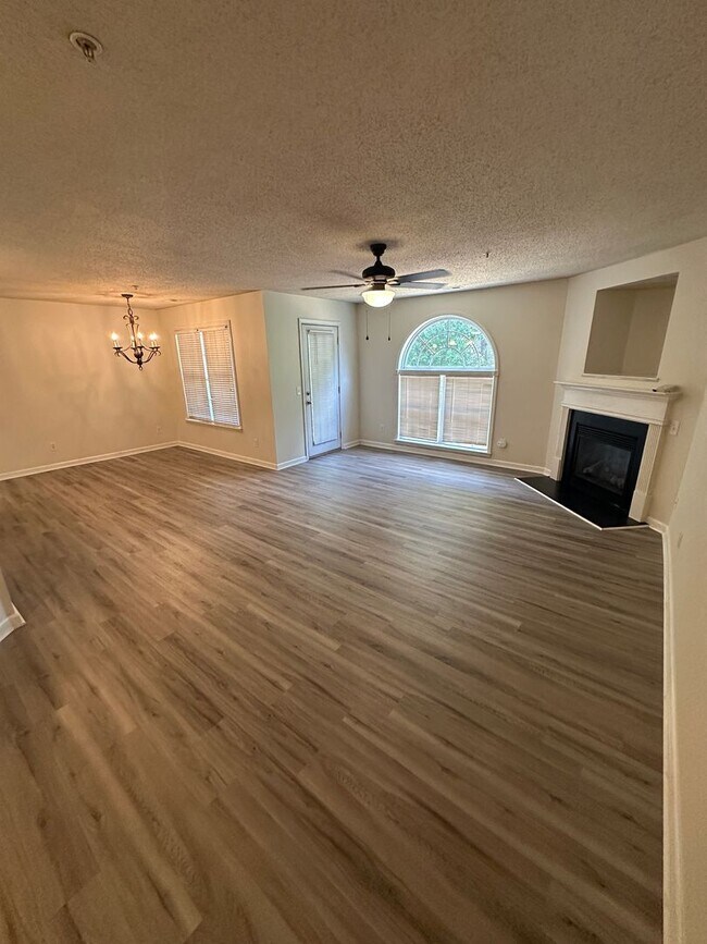 Building Photo - 3475 Forestdale Dr