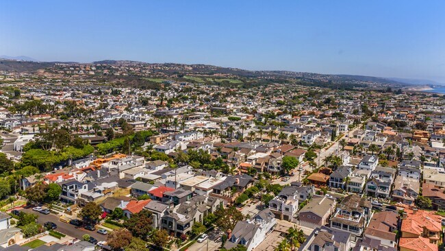 Building Photo - Larkspur Duplex