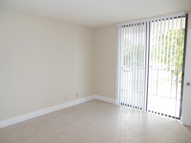 Building Photo - 728 Executive Center Dr