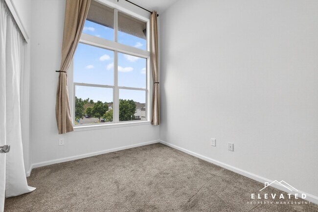 Building Photo - 1040 Campoy St