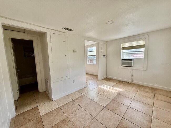 Building Photo - 1405 40th St