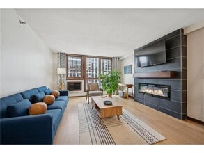 Building Photo - 433 S 7th St