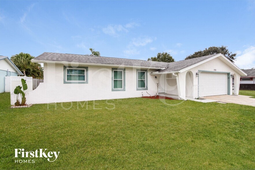 Building Photo - 525 Sacre Coeur Dr