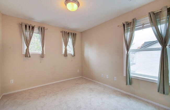 Building Photo - Salmon Creek 4 bd 2.5 ba Available Now!