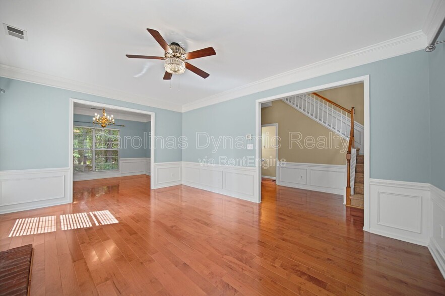 Building Photo - 2812 Redfield Dr