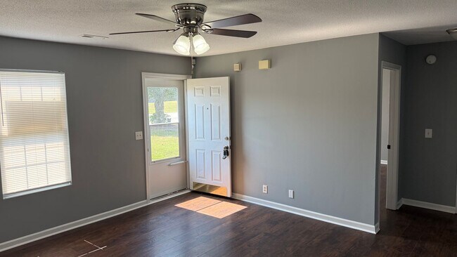 Building Photo - 2702 Painted Pony Dr