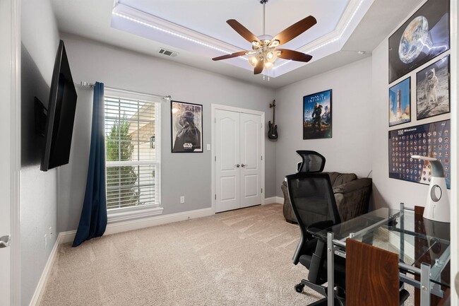 Building Photo - Luxury Living