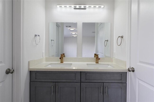 Building Photo - 12407 Urban Dale Ct