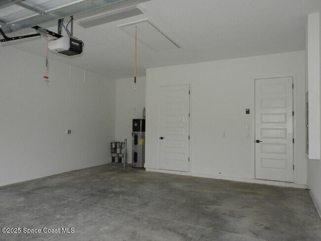 Building Photo - 8555 Henry Avenue