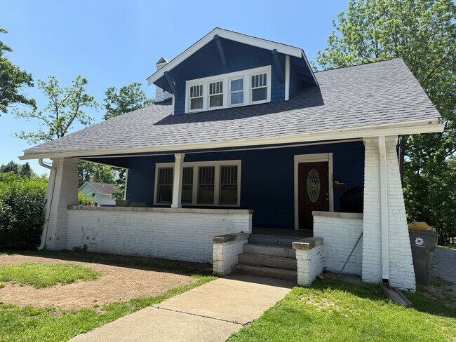 Building Photo - 5 bedroom, 2 bath Home: Available July 2026!