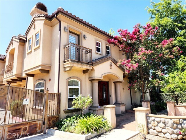 Building Photo - 1016 W Huntington Dr