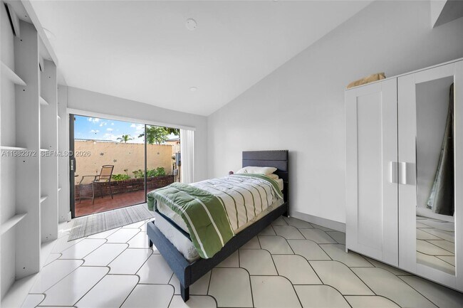 Building Photo - 6637 NW 181st Ln